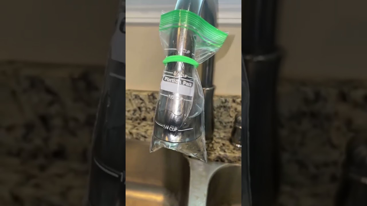 O vinagre é ótimo para limpar muitas coisas... especialmente água dura, espuma de sabão e acúmulo de cálcio.
