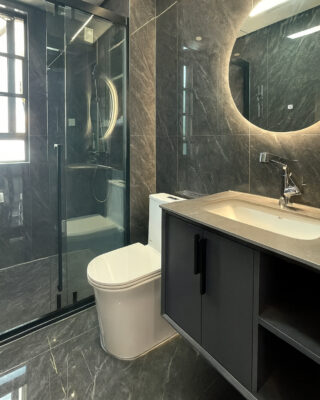 A-Torneira modern bathroom with sleek black vanity, stylish mirror, and glass shower enclosure for contemporary design.