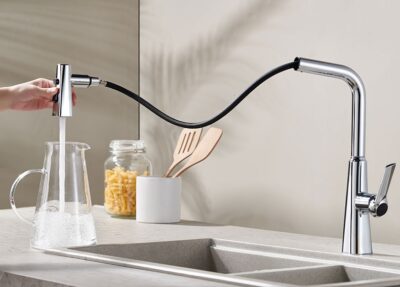 Modern kitchen tap with flexible spout for easy water flow control.