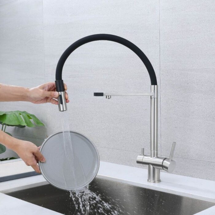 High-quality modern kitchen faucet with pull-down sprayer for efficient cleaning and water flow.