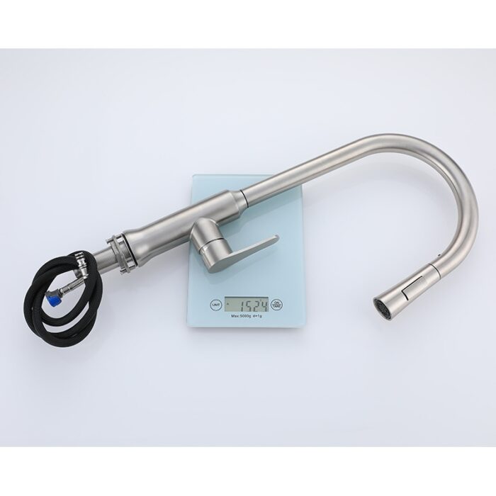 Single Handle Kitchen Faucet with Pull-out Sprayer